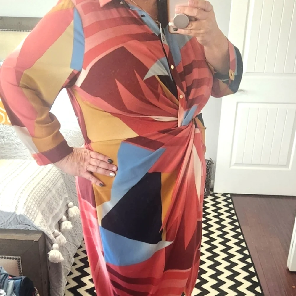 ๐ท๏ธ City Chic Twist of Fate Geometric Midi Dress 18/20 - Picture 4 of 8